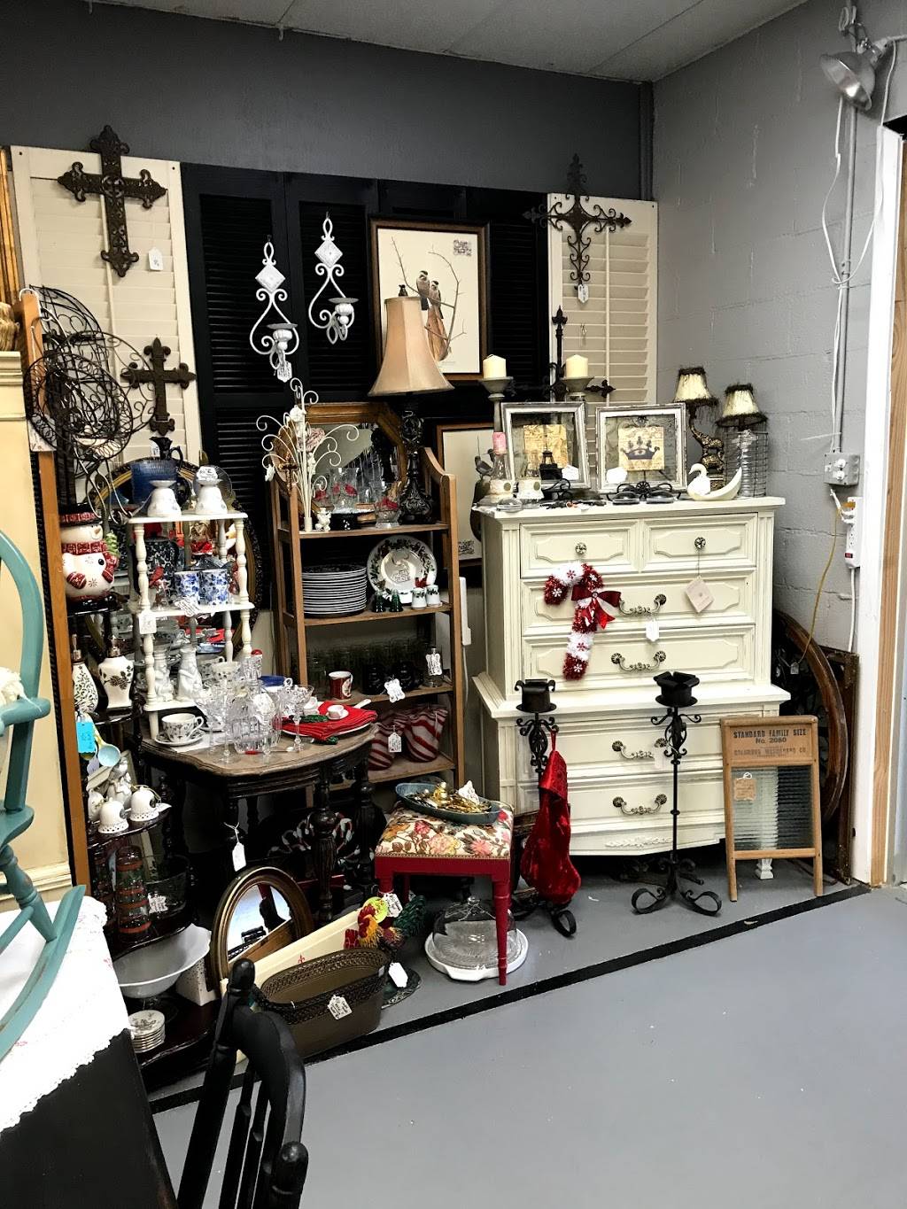 Central City Antiques | 8849 Sullivan Rd, Baton Rouge, LA 70818, USA | Phone: (225) 442-1504