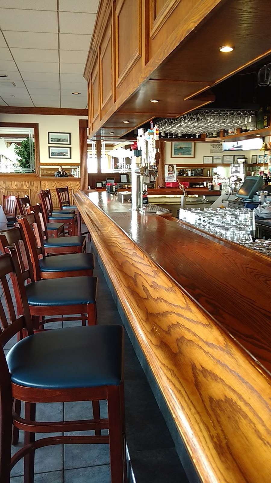 Captain Bills Restaurant & Catering - restaurant  | Photo 5 of 10 | Address: 122 Ocean Ave, Bay Shore, NY 11706, USA | Phone: (631) 665-6262