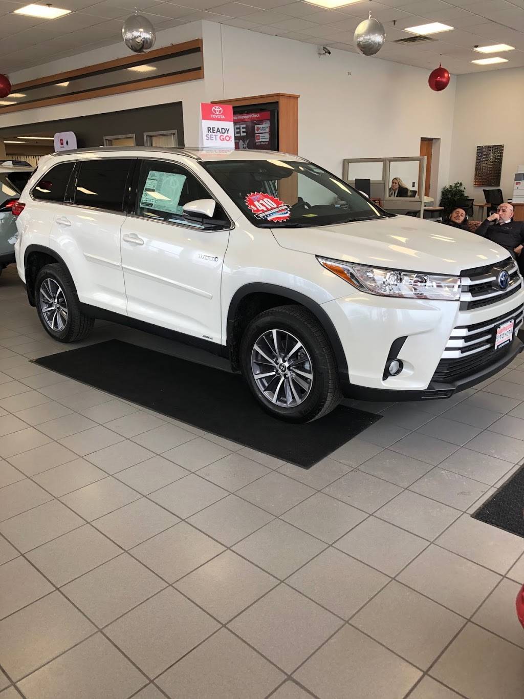 Maplewood Toyota | 2873 Maplewood Dr, Maplewood, MN 55109, USA | Phone: (651) 482-1322