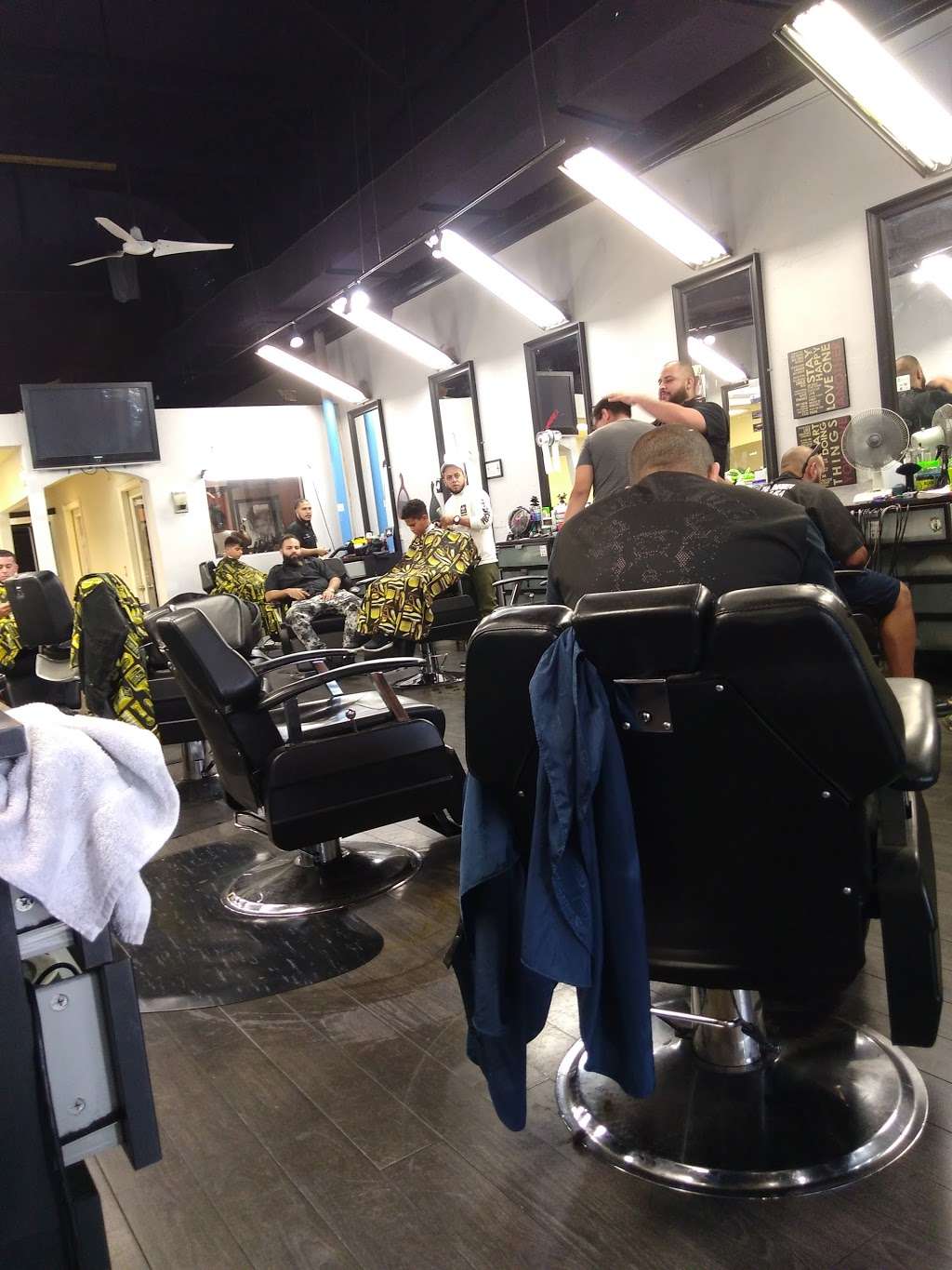 Barbershop | 2102 E Osceola Pkwy, Buena Ventura Lakes, FL 34743 | Phone: (407) 738-6468