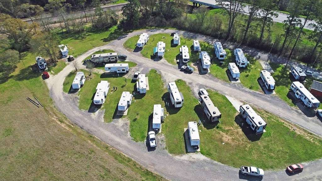 The RV park of Dobbin | 150 5th St, Montgomery, TX 77316, USA | Phone: (936) 672-6746