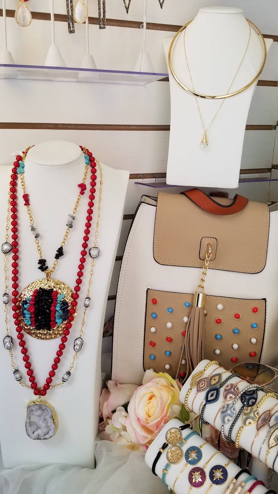 Ivonnes Jewelry & Handbags | 1420 Zaragoza St, Laredo, TX 78040, USA | Phone: (956) 324-7191