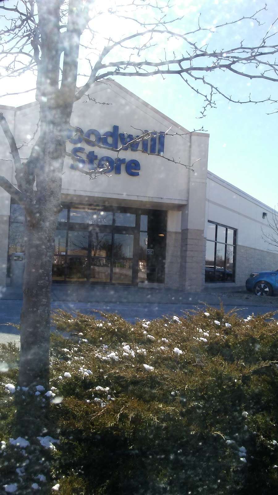 Goodwill Store - furniture store  | Photo 5 of 10 | Address: 75 Bills Blvd, Martinsville, IN 46151, USA | Phone: (765) 349-0009