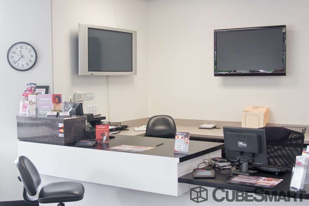 CubeSmart Self Storage | 15707 Bellaire Blvd, Houston, TX 77083, USA | Phone: (281) 561-6232