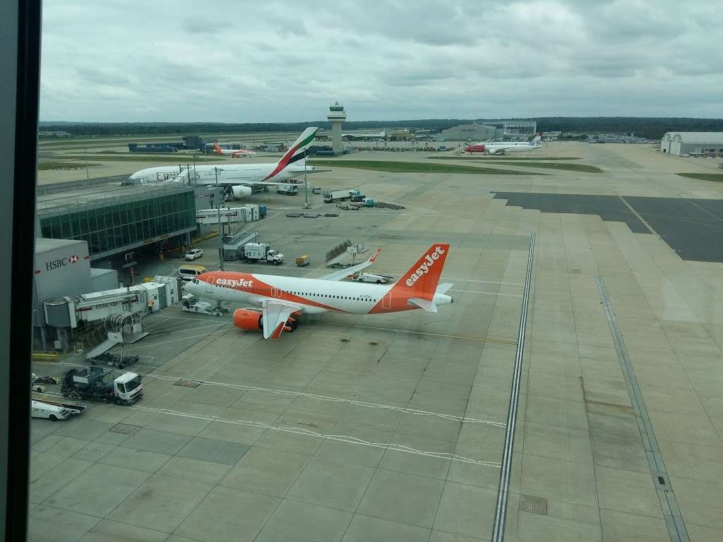 Gatwick Airport North Terminal Short Stay Parking | Departures Rd, Horley, Gatwick RH6 0PJ, UK | Phone: 0330 313 2125