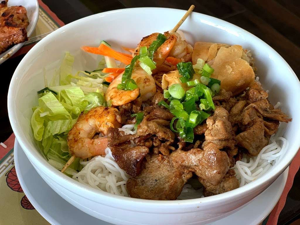 JJ Pho | 216 W Pulaski Hwy, Elkton, MD 21921, USA | Phone: (410) 620-1888