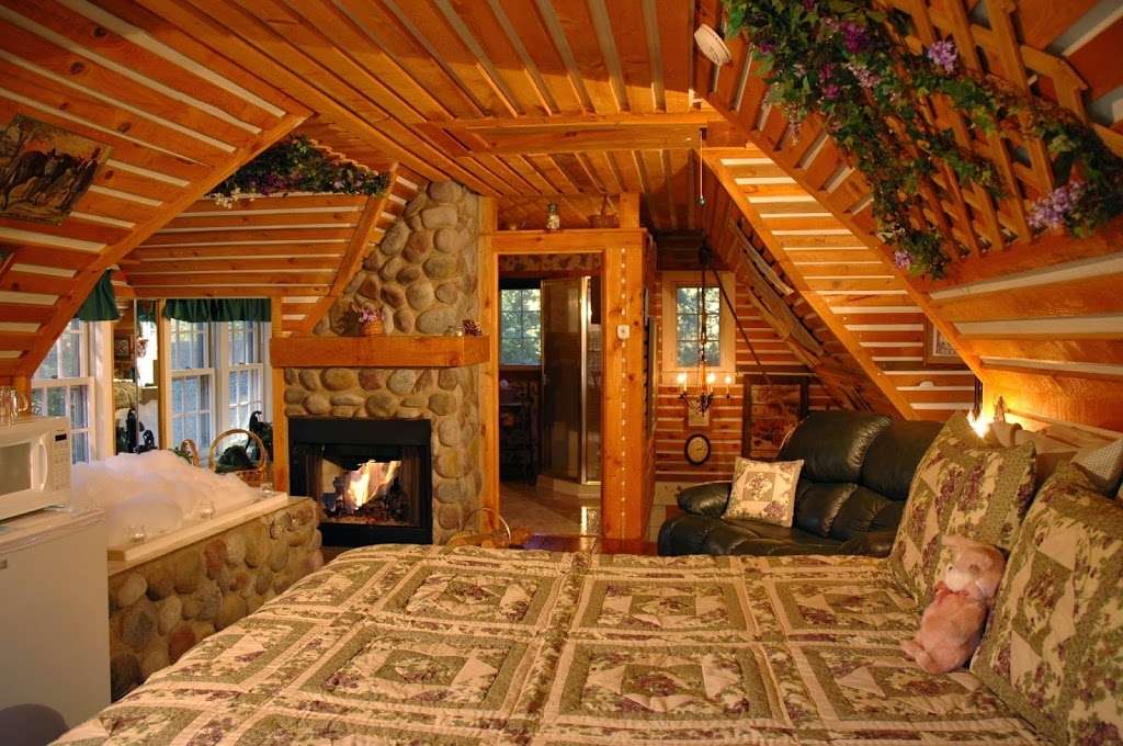 Lazy Cloud Bed and Breakfast | N2025 N Lakeshore Dr, Fontana-On-Geneva Lake, WI 53125 | Phone: (262) 275-3322