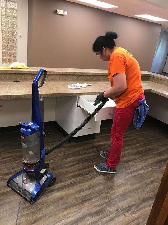 A Touch of Glass Cleaning Service | 327 S Schuyler Ave, Bradley, IL 60915 | Phone: (815) 210-6521