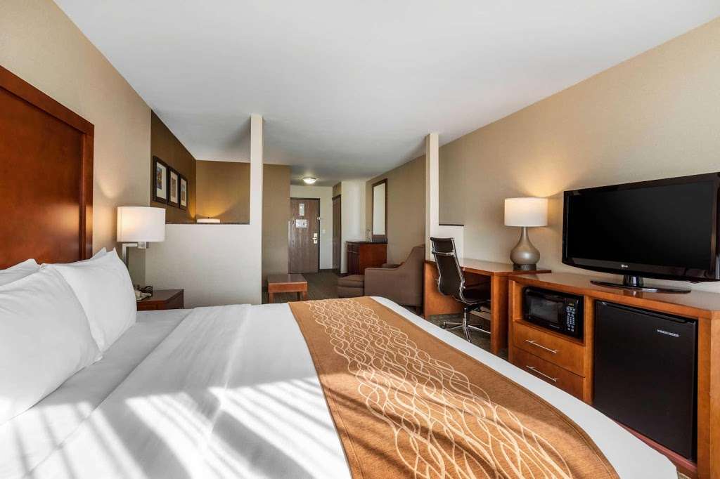 Comfort Inn & Suites Murrieta Temecula Wine Country | 41005 California Oaks Rd, Murrieta, CA 92562 | Phone: (951) 894-7227