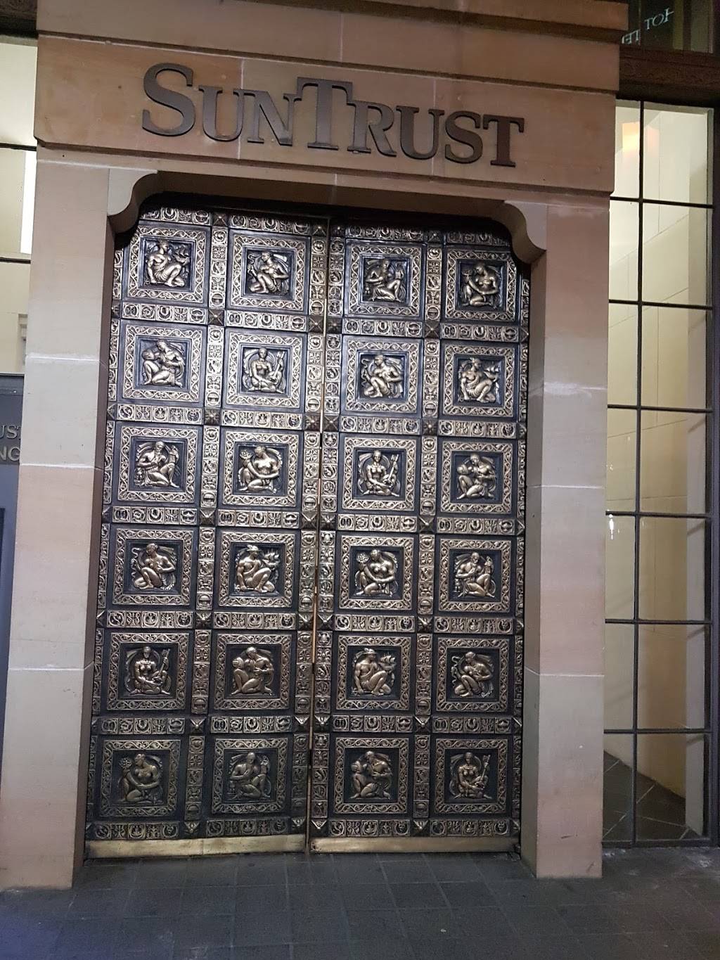 SunTrust | 101 S Kings Dr, Charlotte, NC 28204, USA | Phone: (704) 347-6089