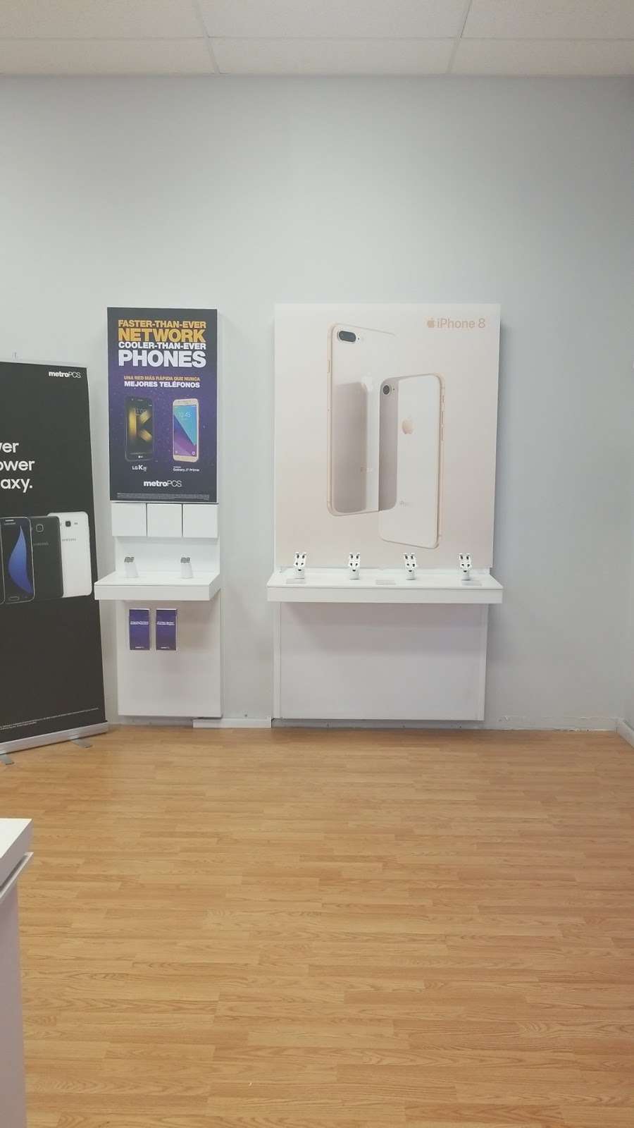 Metro by T-Mobile | 125 W 159th St, Harvey, IL 60426 | Phone: (708) 893-0147