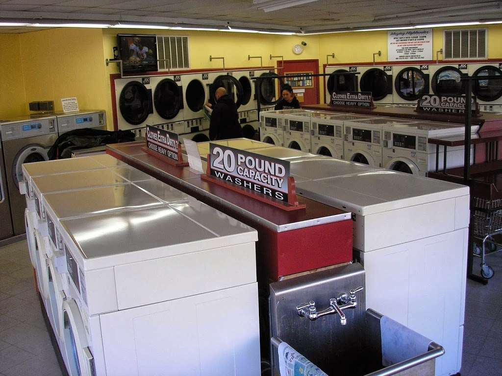 Highlander Laundromat | 75 N Walnut St, Slatington, PA 18080, USA | Phone: (610) 730-3163