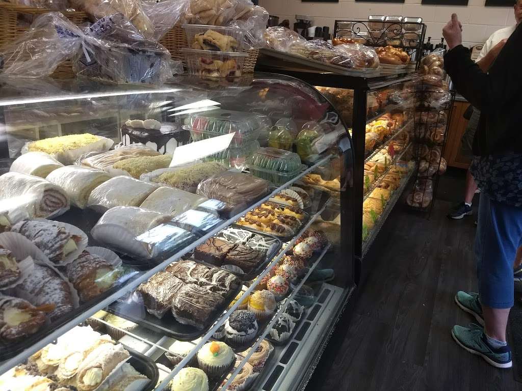 Weinbergs Bakery | 519 Nantasket Ave, Hull, MA 02045, USA | Phone: (781) 925-9879