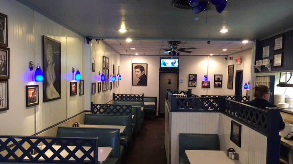 Blue White Grill | 101 N Queen St, Martinsburg, WV 25401, USA | Phone: (304) 263-3607