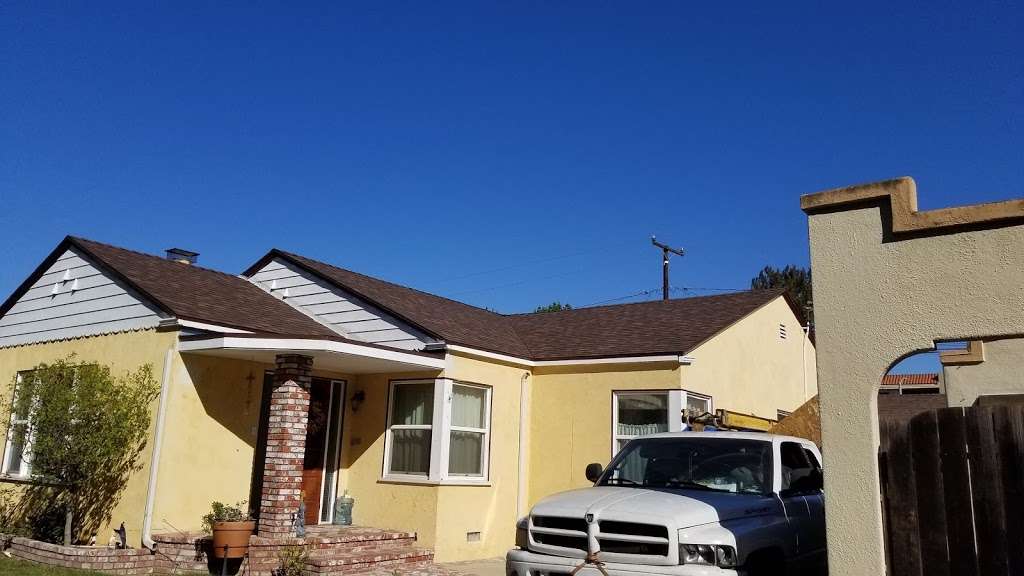 Bernardino Roofing Construcción | 993 Gifford Ave, Los Angeles, CA 90063, USA | Phone: (562) 565-3194