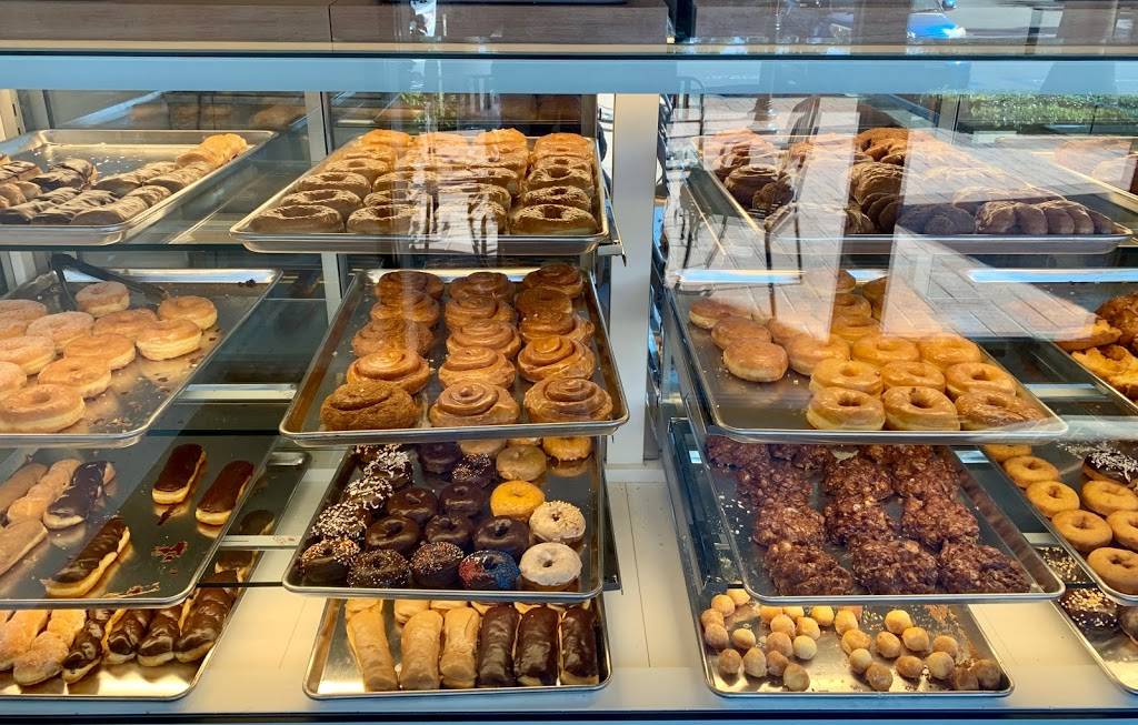 Mag’s Donuts & Bakery | 6781 Quail Hill Pkwy, Irvine, CA 92603, USA | Phone: (949) 861-8878