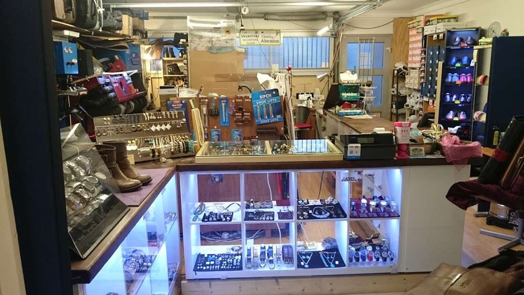 The Shoe Carers + ZipExperts | 108 Cockfosters Rd, Barnet EN4 0DP, UK | Phone: 020 8638 0618