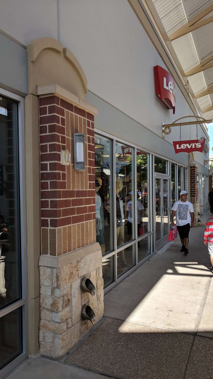Levis Outlet Store at Houston Premium Outlets | 29300 Hempstead Rd SUITE- 0922, Cypress, TX 77433, USA | Phone: (281) 256-1601