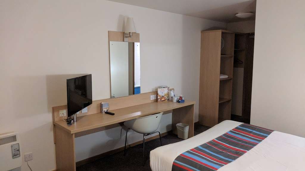 Travelodge Caterham Whyteleafe | 431 Godstone Rd, Warlingham, Whyteleafe CR3 0BF, UK | Phone: 0871 984 6317