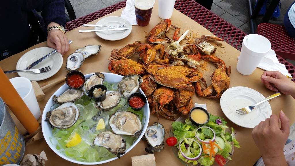 St Michaels Crab & Steak House | 305 Mulberry St, St Michaels, MD 21663 | Phone: (410) 745-3737