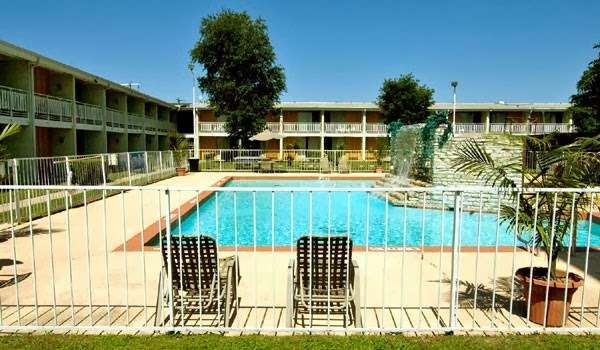 Mid Towne Inn & Suites | 9603 I-35 Frontage Rd, San Antonio, TX 78233, USA | Phone: (210) 655-2120