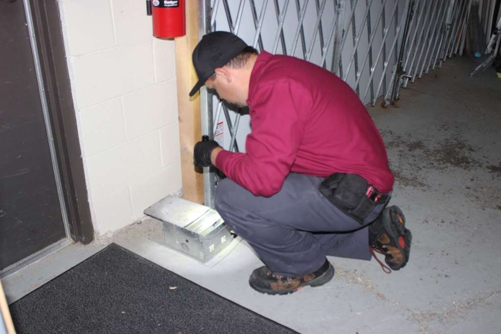 Batzner Pest Control | 16948 W Victor Rd, New Berlin, WI 53151, USA | Phone: (262) 797-4160