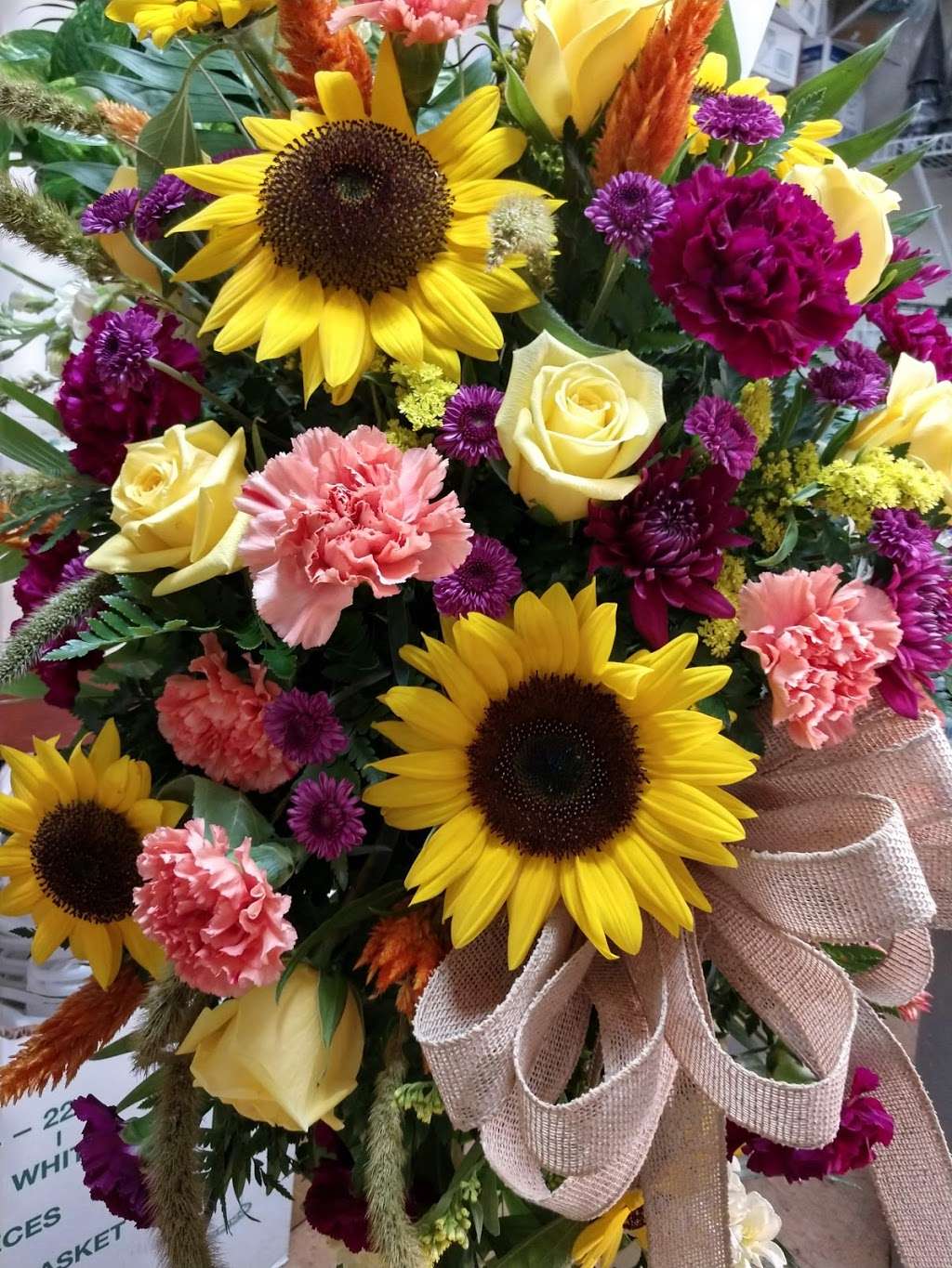 Bens Flower Shop | 1509 Potomac Avenue, Longmeadow Shopping Center, Hagerstown, MD 21742 | Phone: (301) 791-0155