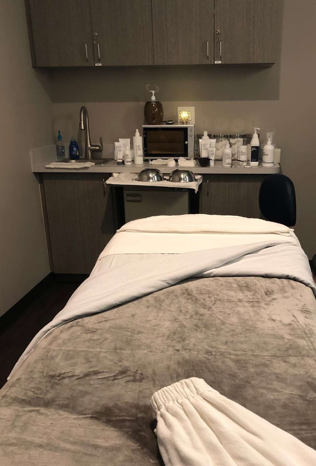 Hand & Stone Massage and Facial Spa | 23541 Westheimer Pkwy, Katy, TX 77494, USA | Phone: (281) 407-1553