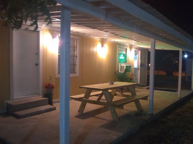 Villa Bay Motel | 622 N Commercial St, Aransas Pass, TX 78336, USA | Phone: (361) 226-2316