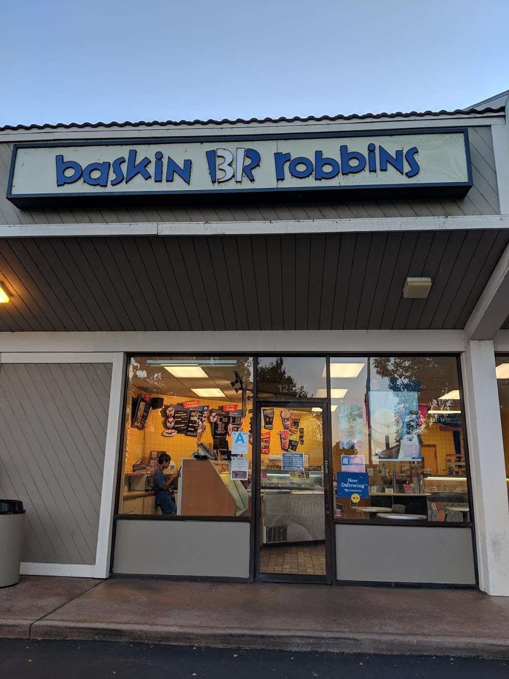 Baskin-Robbins | 12540 South St, Cerritos, CA 90703 | Phone: (562) 924-0656