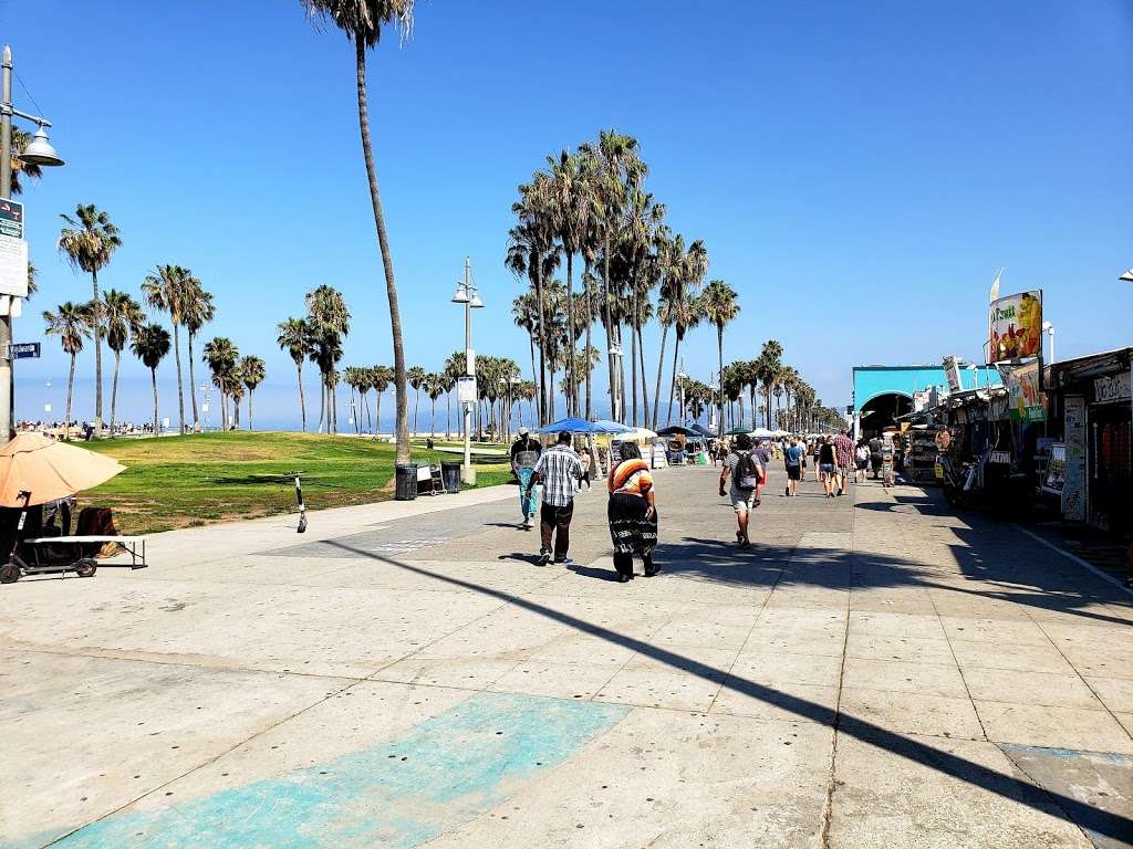 Windward Plaza | 1 Windward Ave, Venice, CA 90291, USA