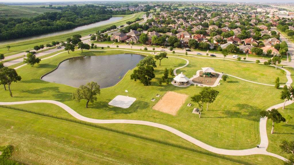 Oakwood Springs Park | 1817 Hamilton Dr, Carrollton, TX 75010, USA | Phone: (972) 466-3080