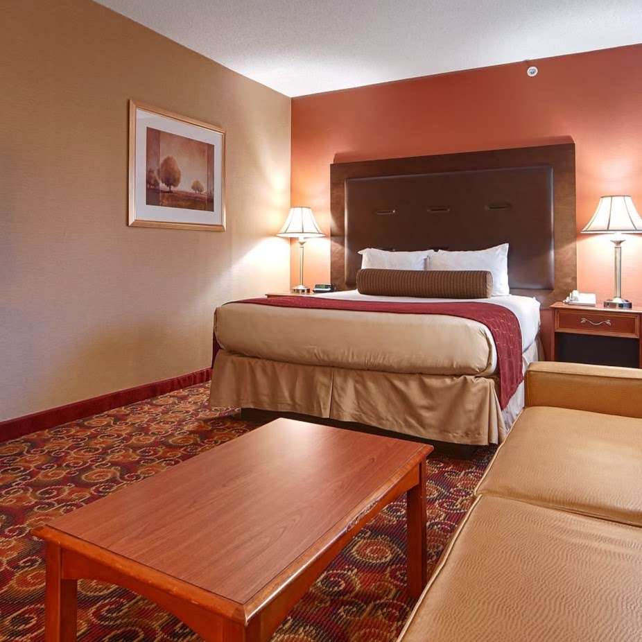 Best Western Plus The Inn at Sharon/Foxboro | 395 Old Post Rd, Sharon, MA 02067, USA | Phone: (781) 784-1000