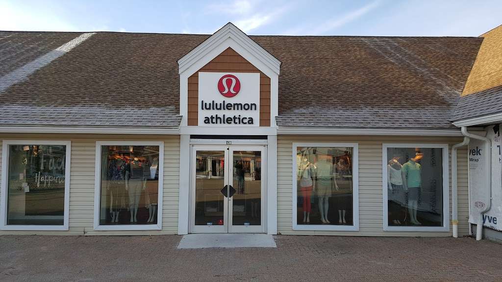 woodbury commons lululemon