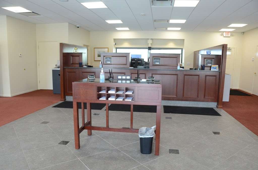 Lemont Bank & Trust | 12400 Archer Ave, Lemont, IL 60439 | Phone: (630) 243-2000