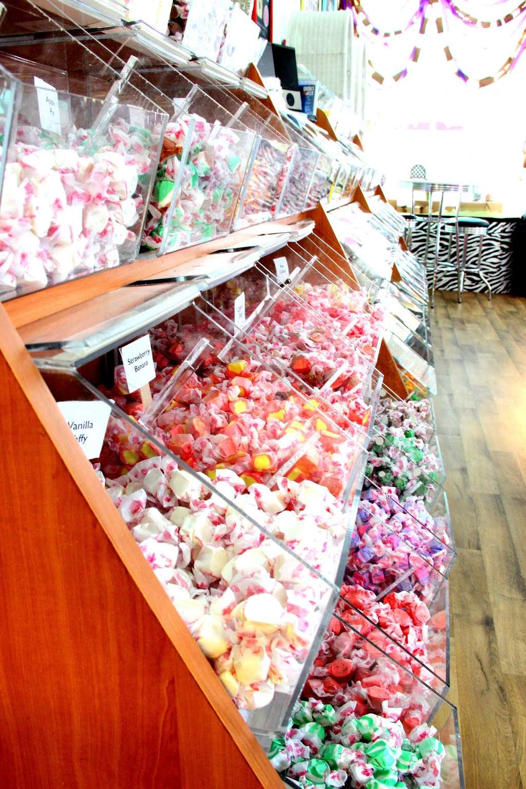 Beachside Candy Co. | 221 Flagler Ave, New Smyrna Beach, FL 32169, USA | Phone: (386) 424-1883