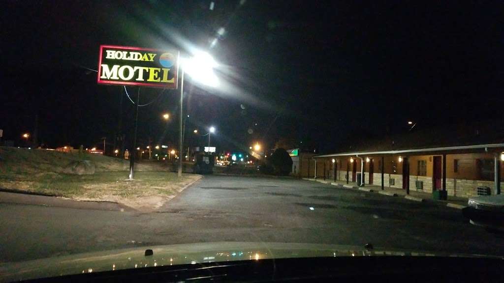 Holiday Motel | 6001 N Tryon St, Charlotte, NC 28213, USA | Phone: (704) 596-7185