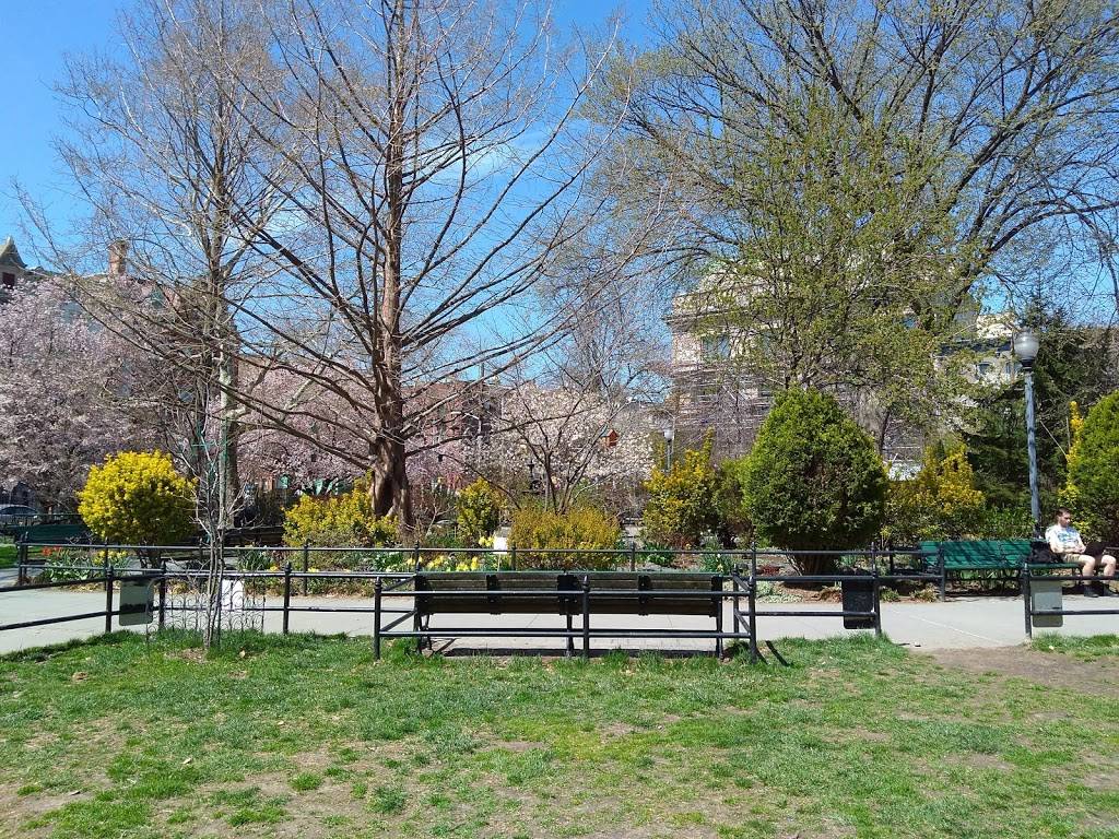 Van Vorst Park | 257-287 Montgomery St, Jersey City, NJ 07302, USA | Phone: (201) 547-4449