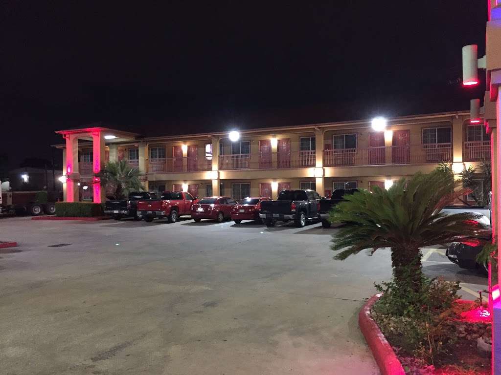 Moonlight Inn & Suites | 8228 Gulf Fwy, Houston, TX 77017, USA | Phone: (713) 645-2656