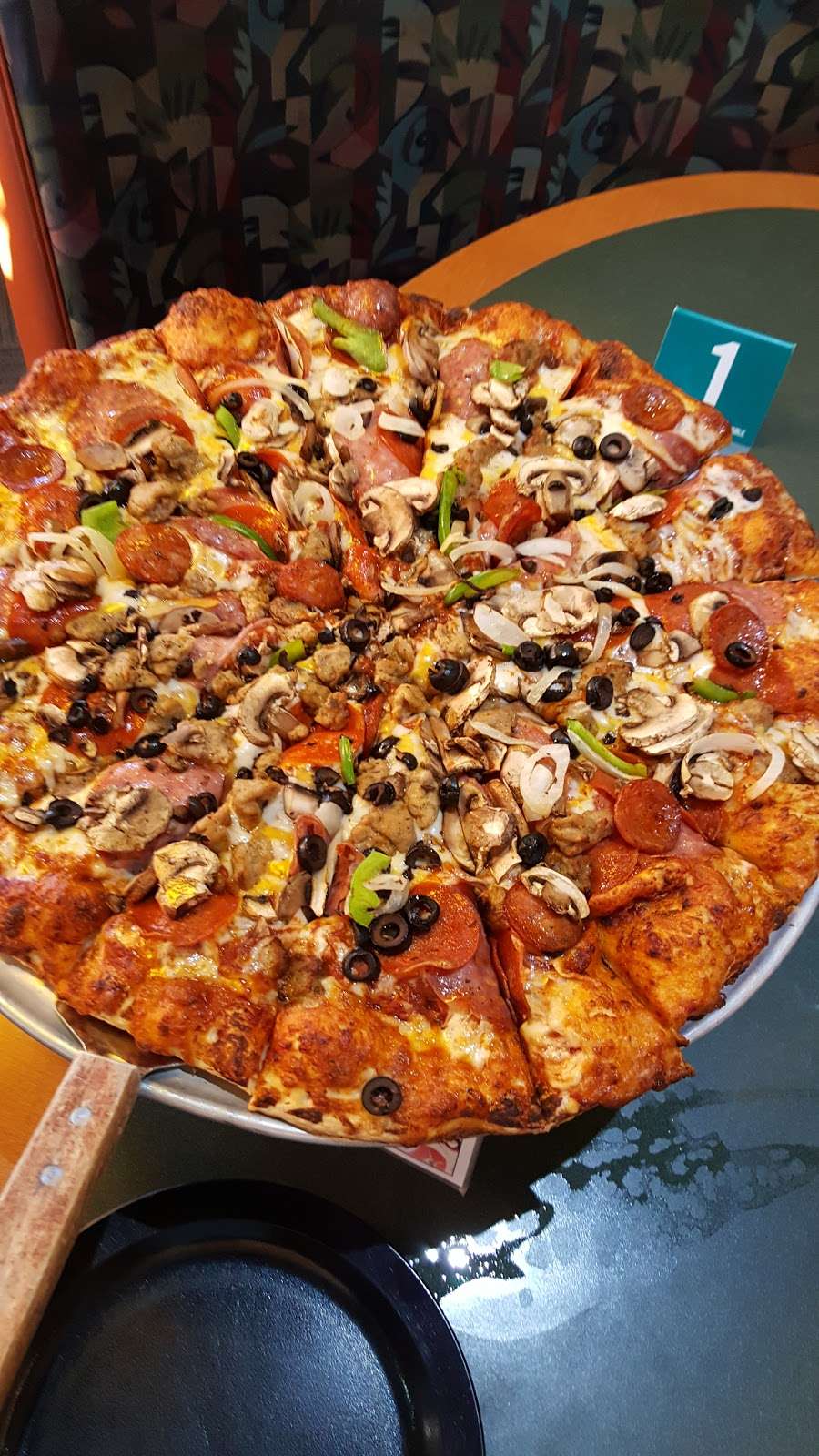 Round Table Pizza | 14898 Dale Evans Pkwy Ste 200, Apple Valley, CA 92307, USA | Phone: (760) 961-9867