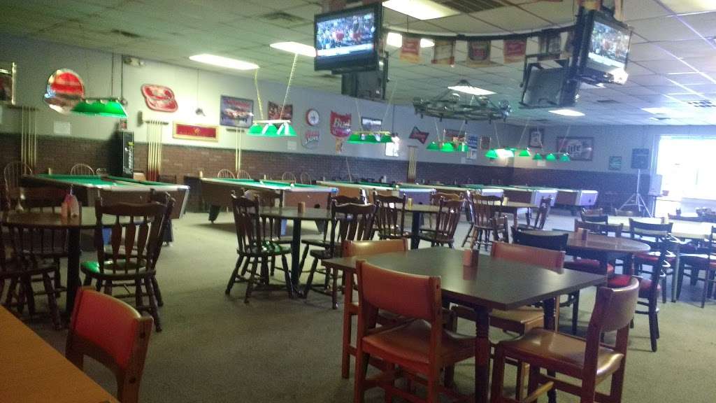 Cozy Lounge | 3870 E 25th St, Columbus, IN 47203, USA | Phone: (812) 372-3165