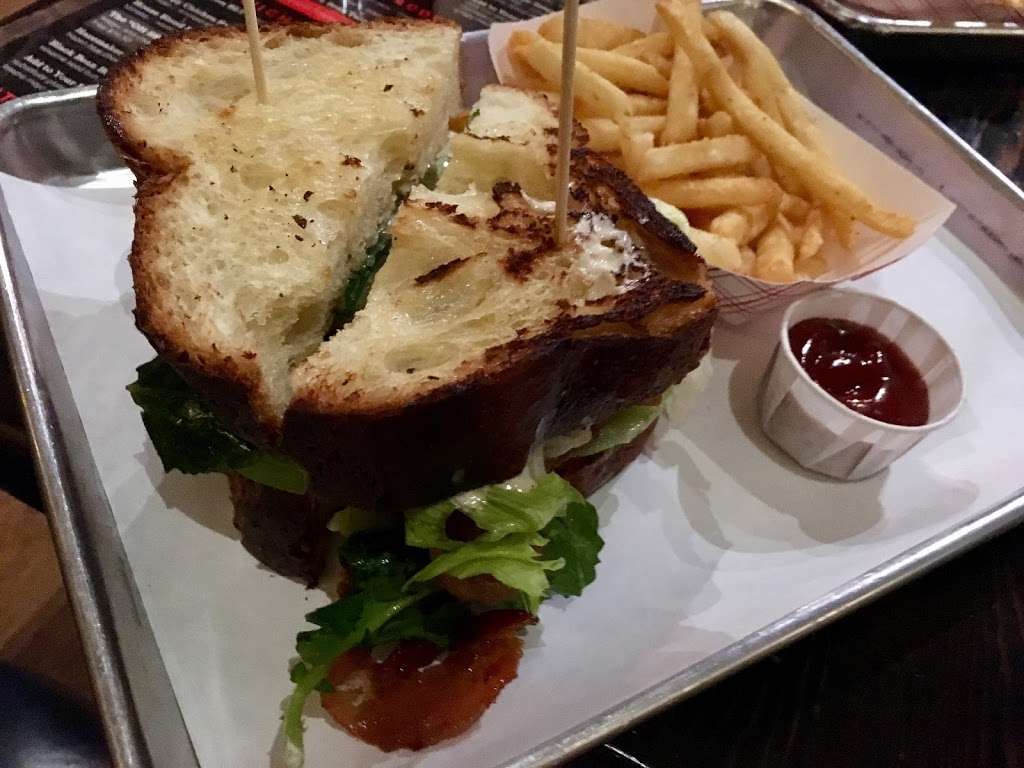 Nosh & Grog | 21 North St, Medfield, MA 02052, USA | Phone: (508) 359-4100