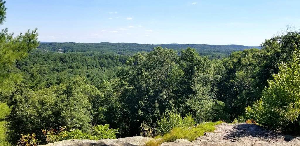 Oak Hill Reservation Lookout Rock Trailhead | 1-27 Oak Hill Rd, Littleton, MA 01460, USA