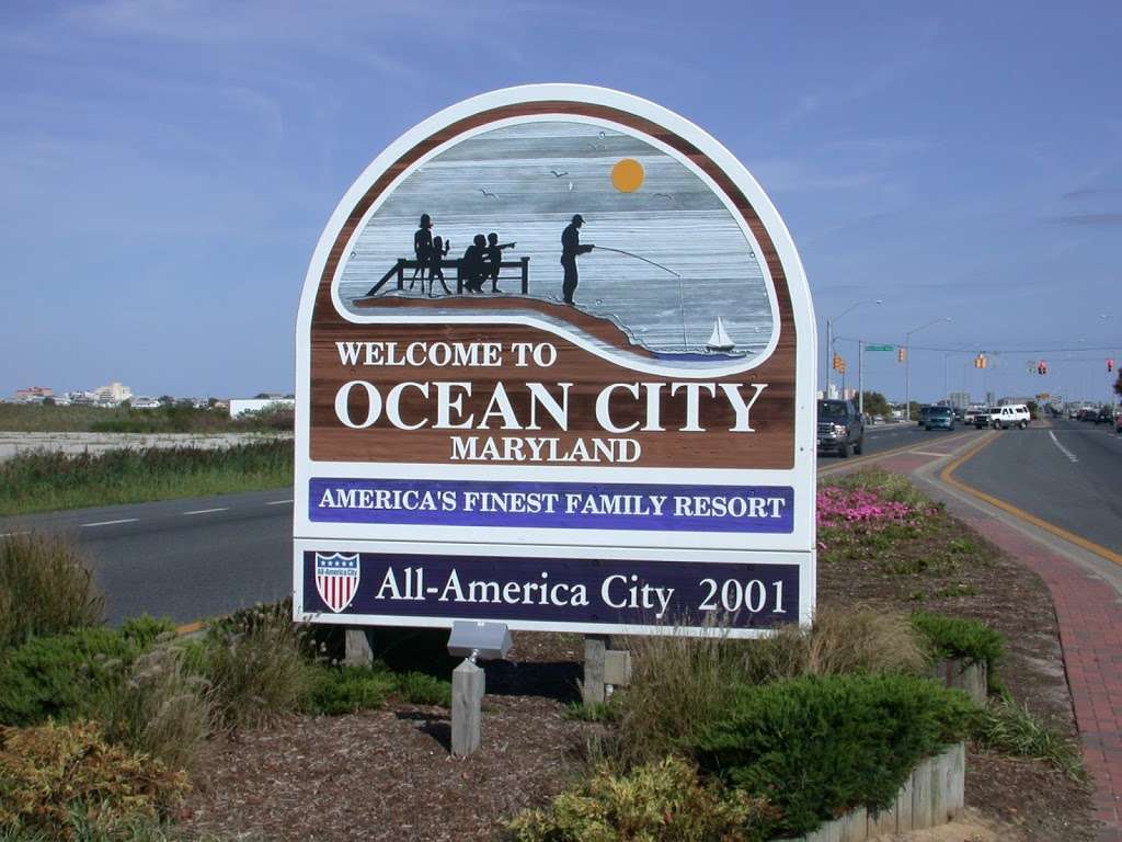 Holiday Real Estate | 7700 Coastal Hwy, Ocean City, MD 21842, USA | Phone: (410) 524-7700