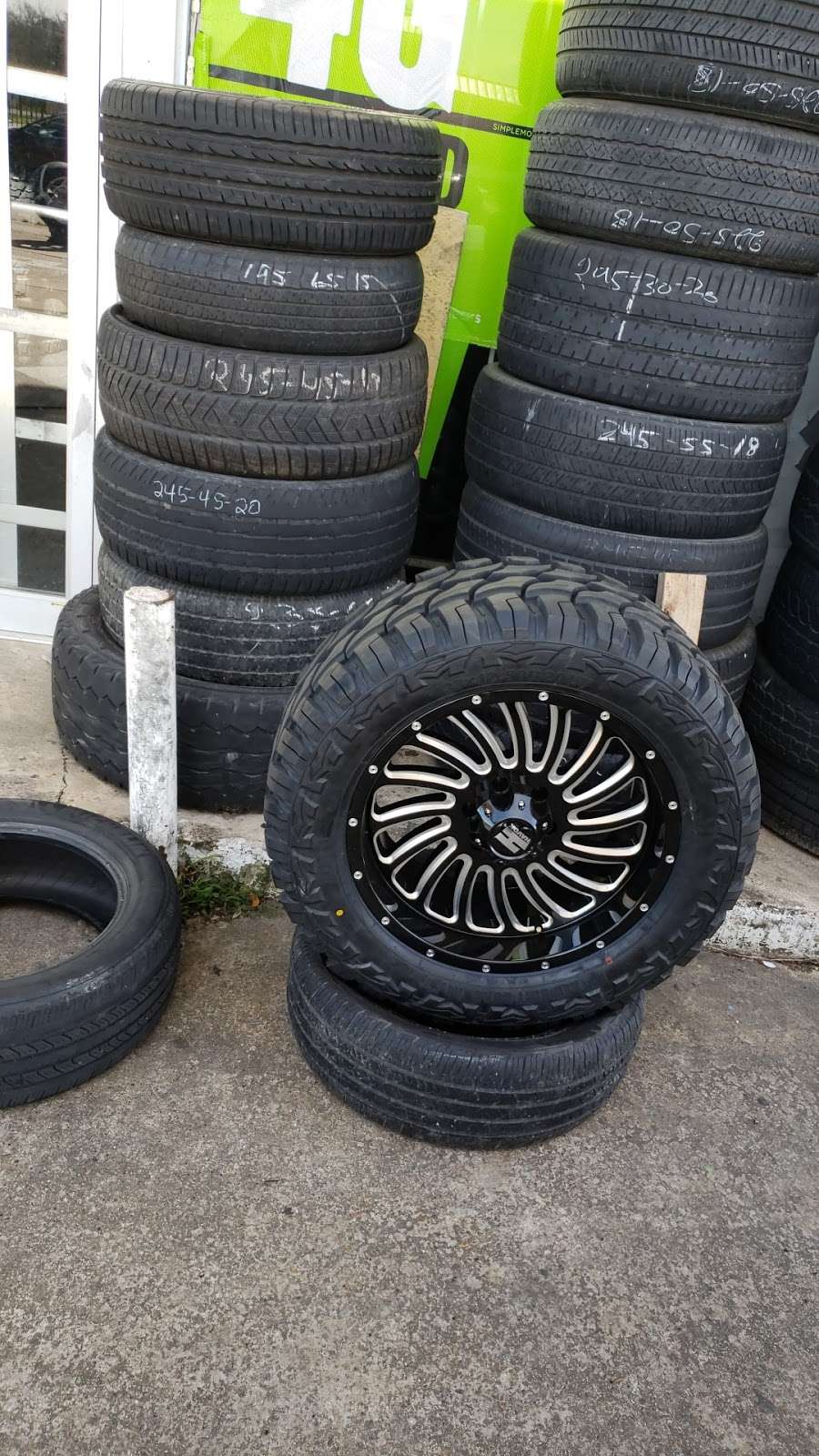 Low Price Tires | 2901 TX-3, Dickinson, TX 77539, USA | Phone: (281) 678-8686