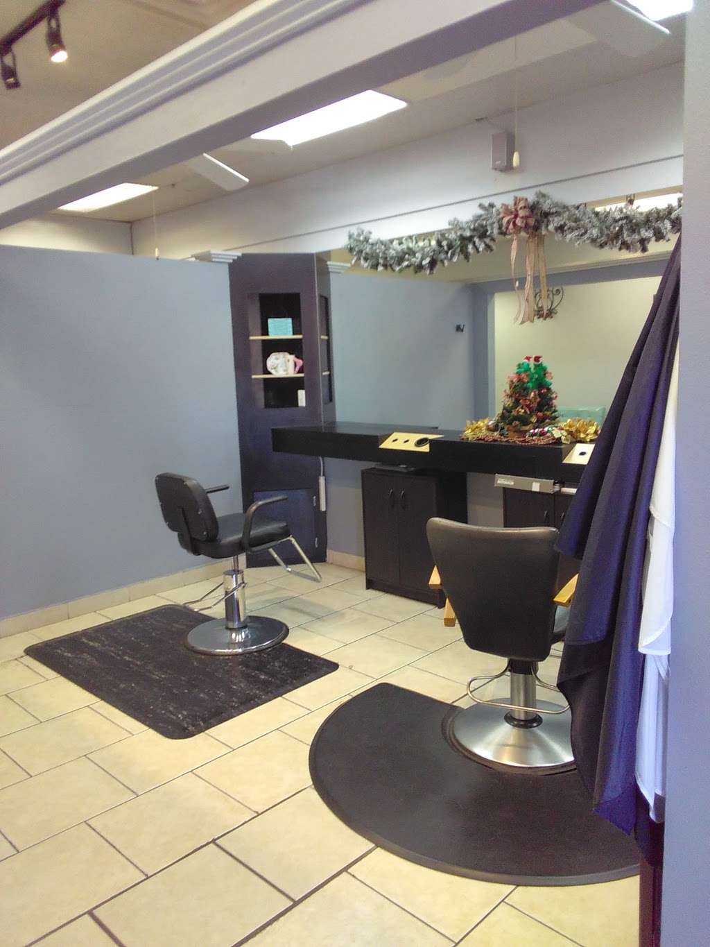 Hair Attractions | 1245 W Baseline Rd # 108, Mesa, AZ 85202, USA | Phone: (480) 897-8999