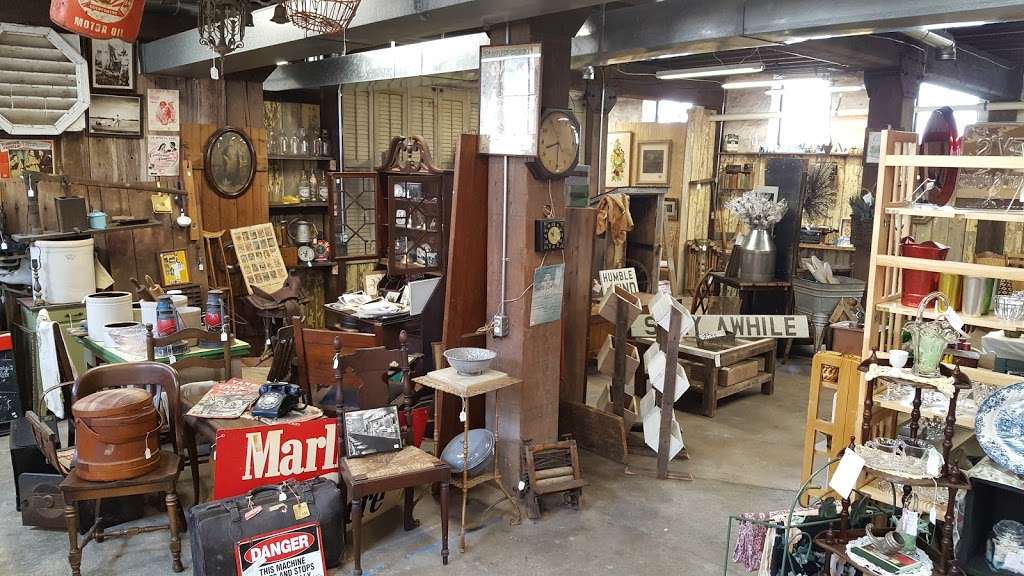 Strasburg Antique Market | 207 Georgetown Rd, Strasburg, PA 17579 | Phone: (717) 687-5624