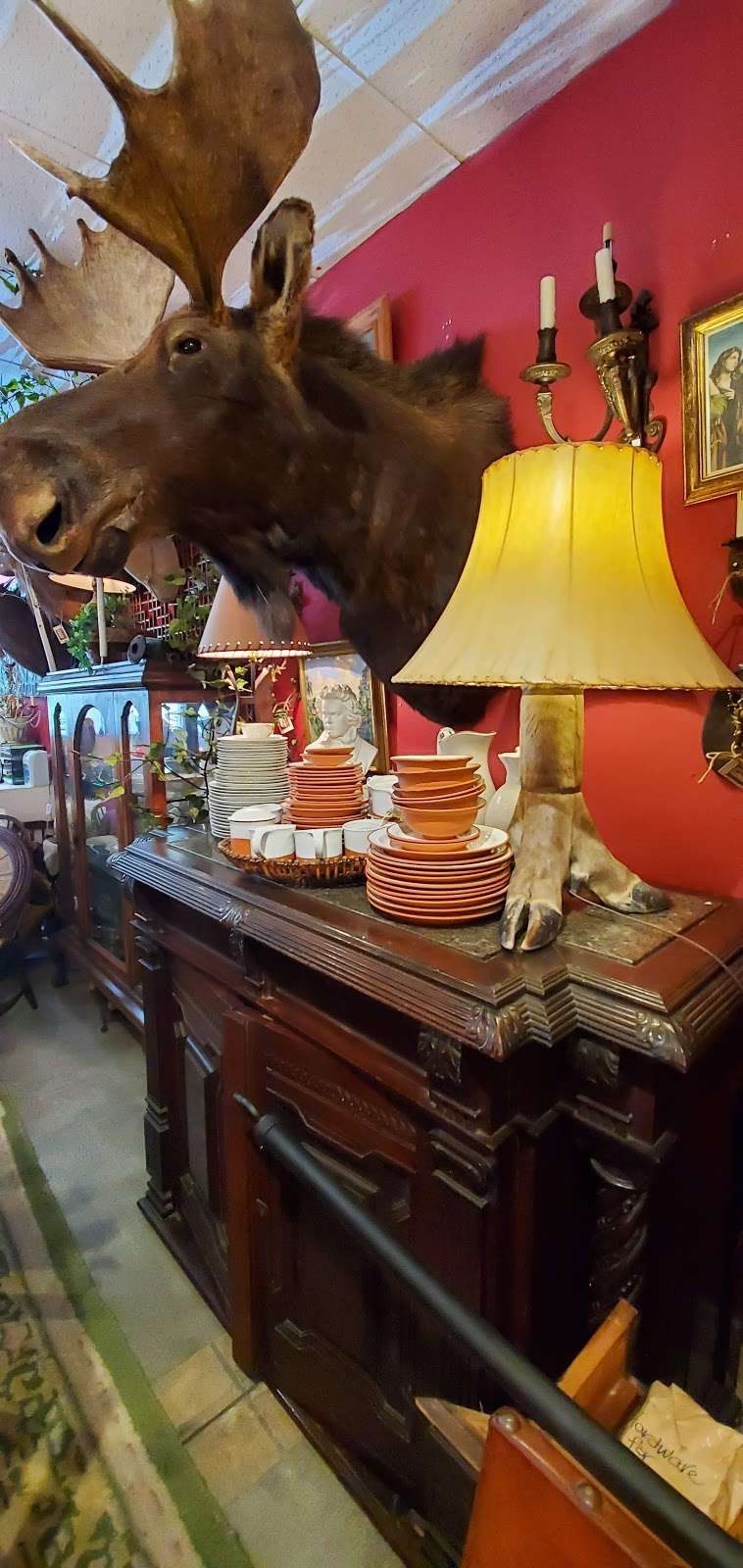 The Lake House - Furniture and Antiques | 28966 Hook Creek Rd, Cedar Glen, CA 92321, USA | Phone: (909) 337-7676