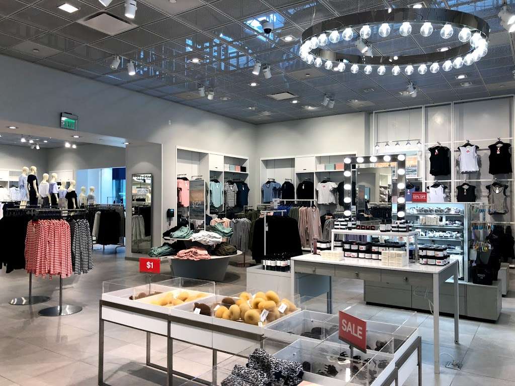H&M | 11401 NW 12th St, Miami, FL 33172, USA | Phone: (855) 466-7467