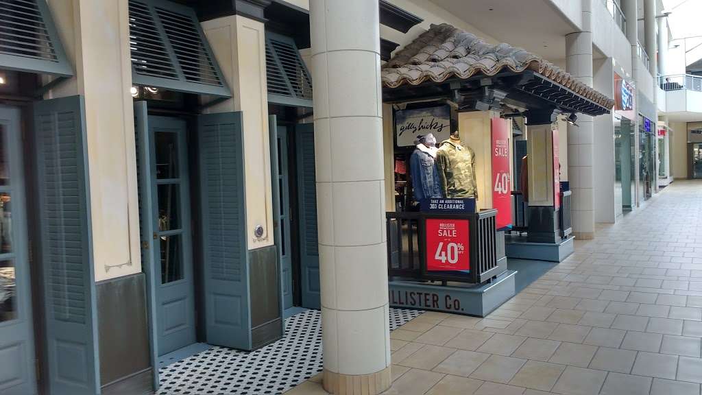 Hollister cheap montebello mall